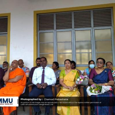 Mrs. Yugandara Vanniarachchi and Mrs. Theja Weerasinghe, who lit up Lalith Athulathmudali College, may you have a healthy retirement..!